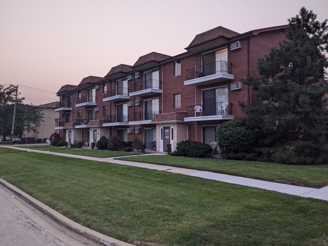 5630-42 W 107th St. - 5630 W 107th St