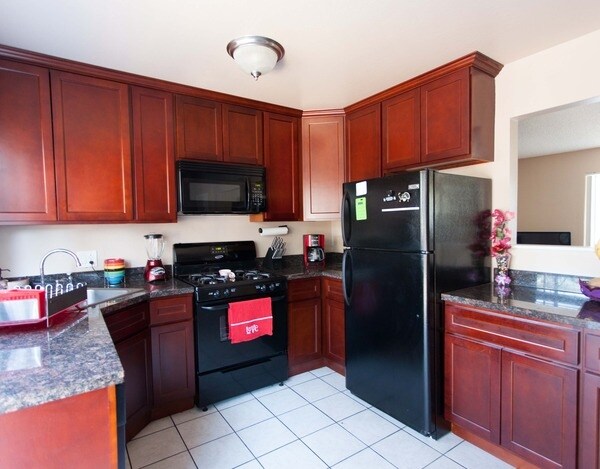 Kitchen - Estanica Apartments