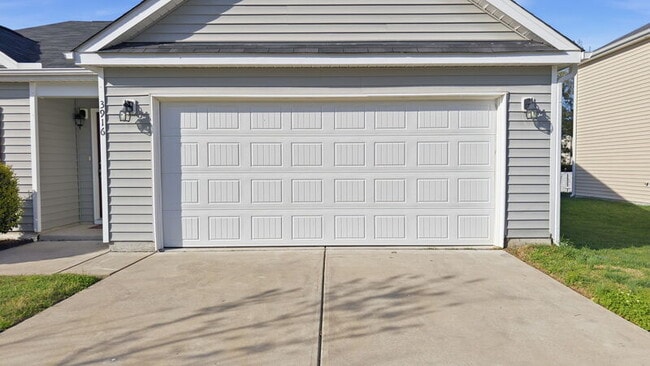 Building Photo - 3916 Sabre Ln