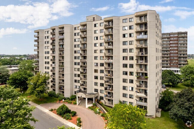 Photo du bâtiment - La Framboise Apartments