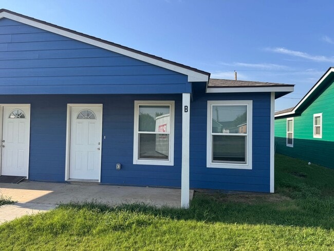 Building Photo - 4120 W 56th Pl