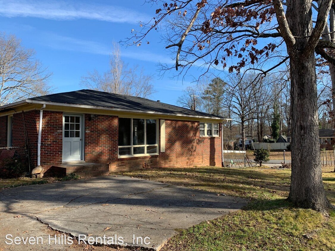 Primary Photo - 3 br, 1.5 bath House - 2622 Garden Lakes Blvd