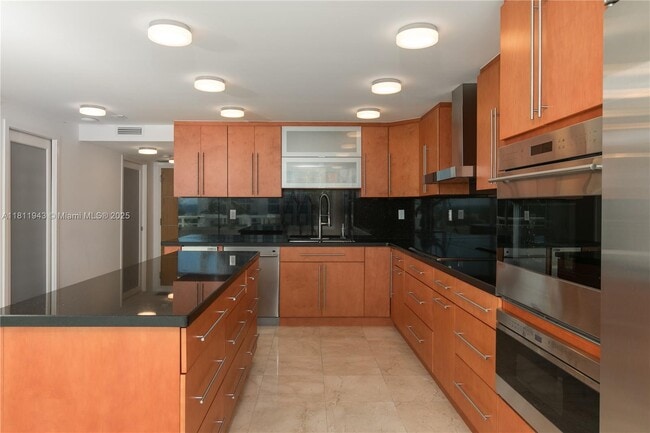Foto del edificio - 400 S Pointe Dr