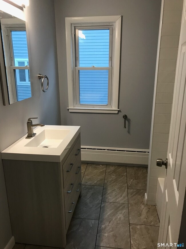 Building Photo - 118 Woodland St