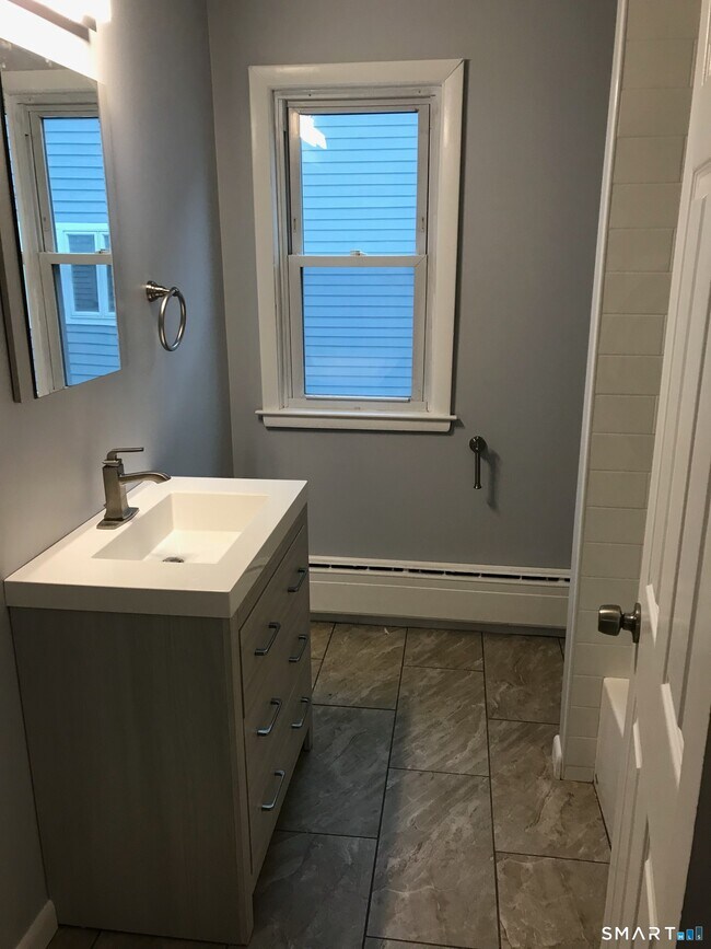 Foto del edificio - 118 Woodland St