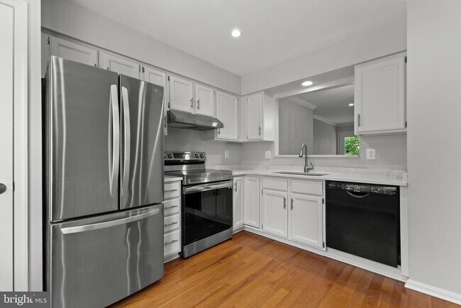 Foto del edificio - 106 Hackley Ct