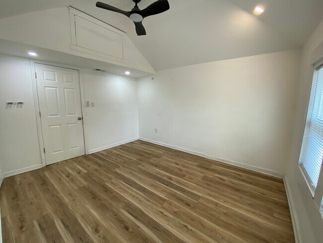Building Photo - 407 Shelby Pkwy