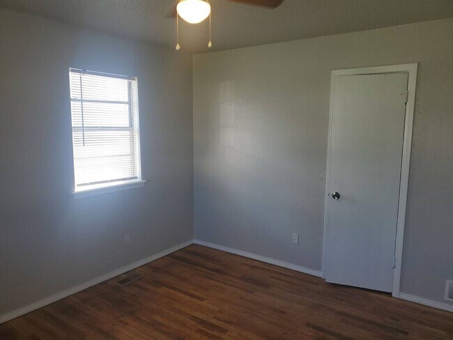 Foto del edificio - 2 Bedroom 1 Bath Home in Southwest Oklahom...