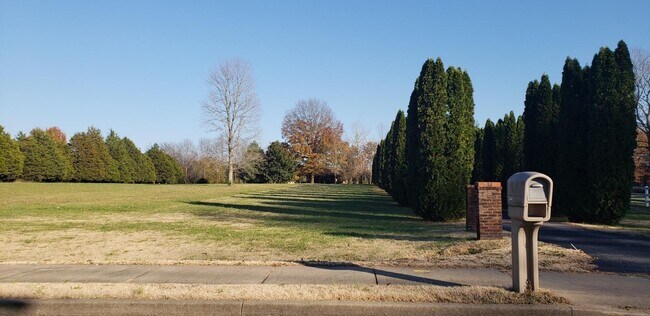Building Photo - 2404 Pitts Ln