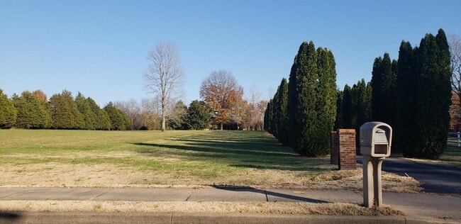 Building Photo - Country Living in the City*4 Bedrooms*Some...