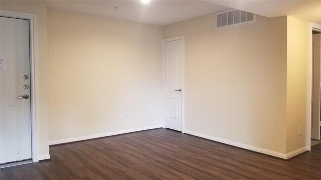 Foto del edificio - 8415 Hearth Dr