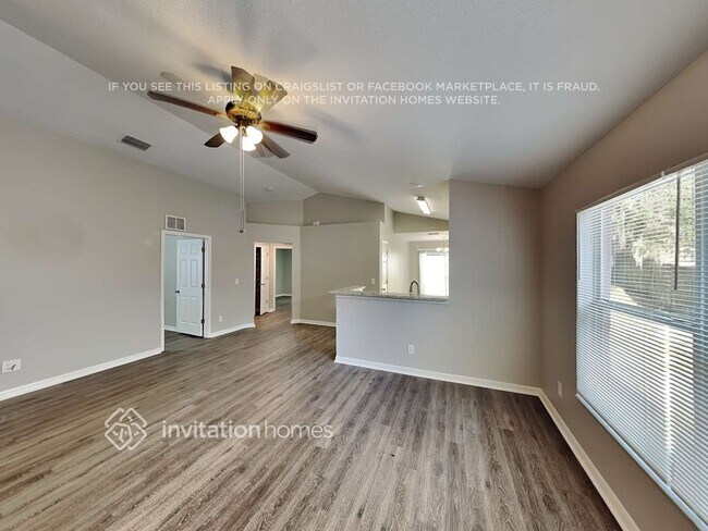Foto del edificio - 10303 Lakeside Vista Dr