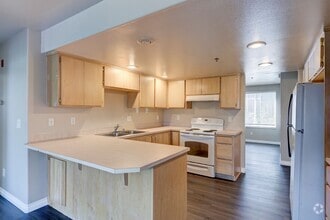 Building Photo - 300 N Oak Harbor St