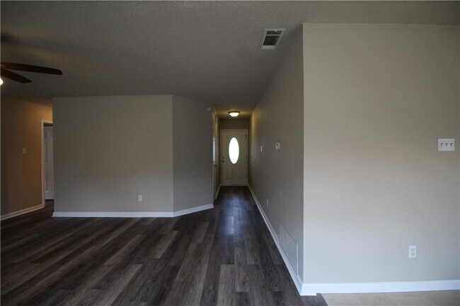 Building Photo - 1509 Greenfield Dr
