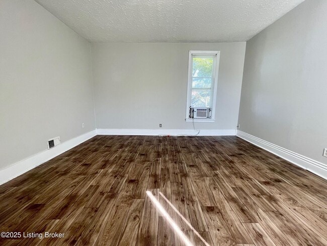 Building Photo - 2017 W Burnett Ave