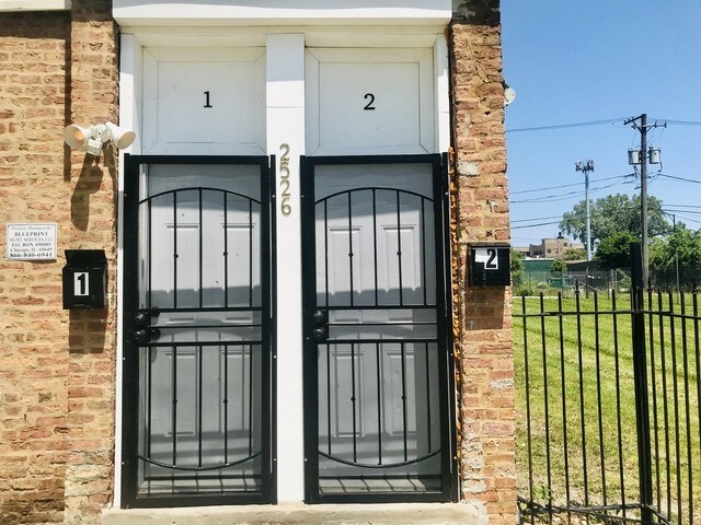 Building Photo - 2526 W Monroe St