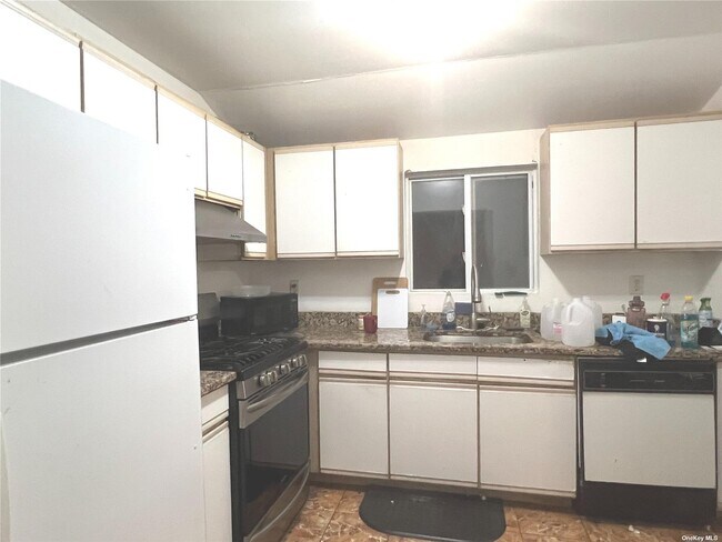 Foto del edificio - 144-04 87th Ave
