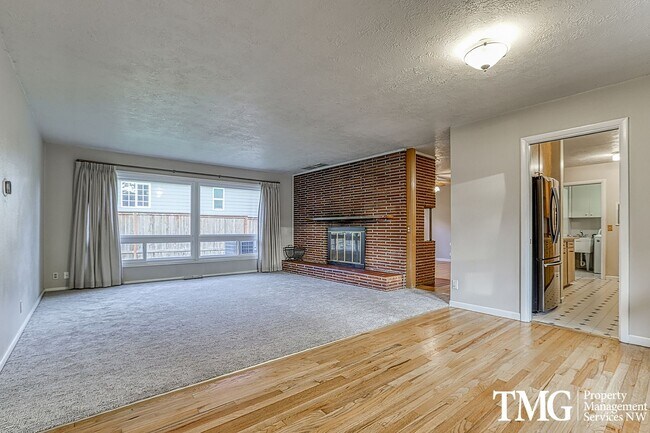 Foto del edificio - Classic 4 bed 1.5 bath Ranch Style home wi...