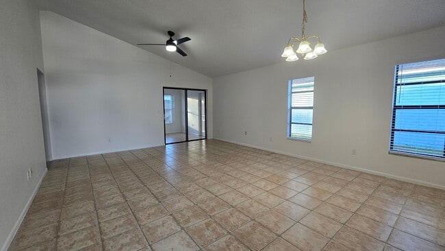 Building Photo - 846 Grenadier Dr