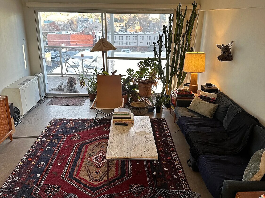 Foto principal - 888 N Logan St
