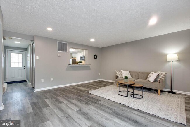 Building Photo - 682 Willowby Run