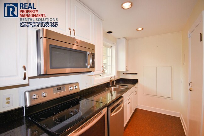 Foto del edificio - Amazing 1BR in Green Hills! Lawncare, wash...