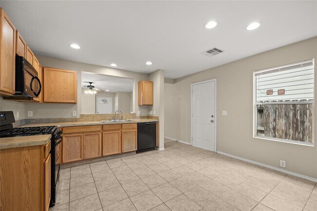 Building Photo - 806 Grand Plains Dr
