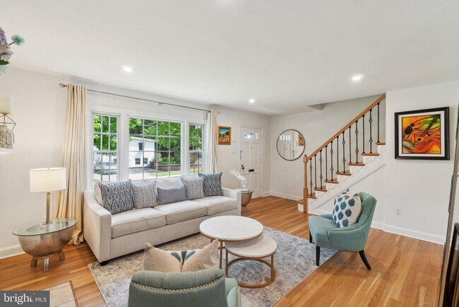 Foto del edificio - 5802 Ryland Dr