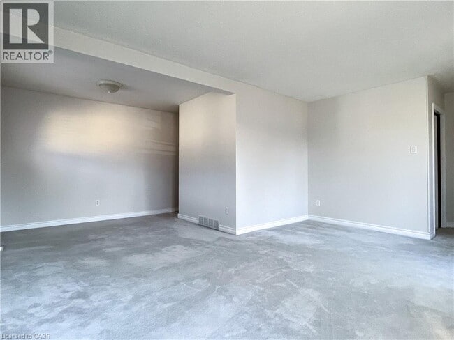 Photo du bâtiment - 514 Fallingbrook Dr