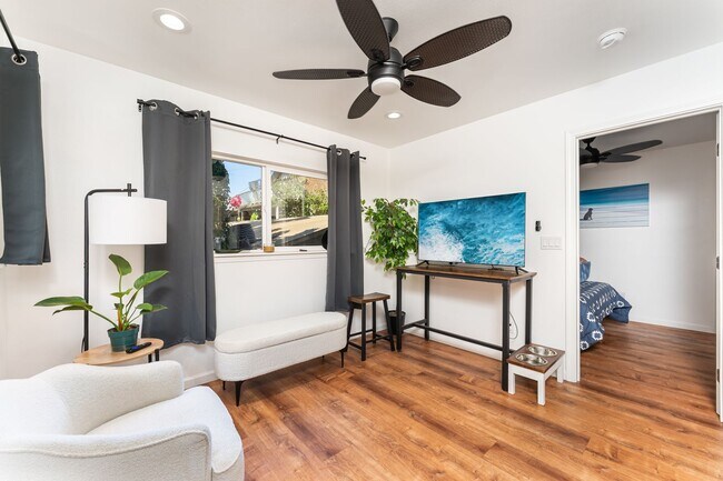 Foto del edificio - Unfurnished 1 bed/1 bath PET FRIENDLY - walk to beach, grocery, park