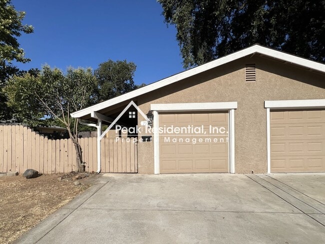 Building Photo - Updated Citrus Heights 3bd/1.5ba Duplex