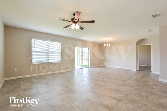 Building Photo - 545 Sorrento Dr