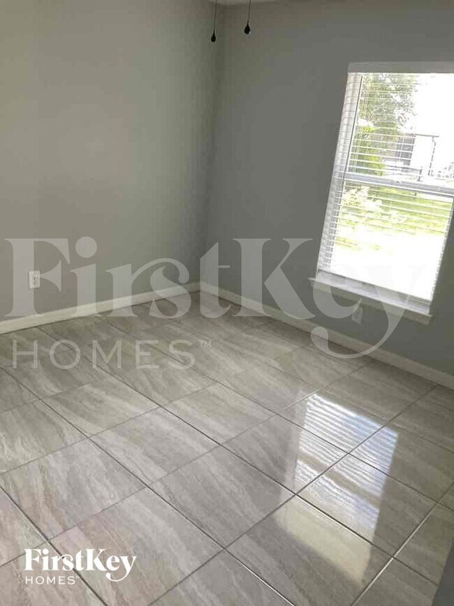 Building Photo - 1706 NW 26th St