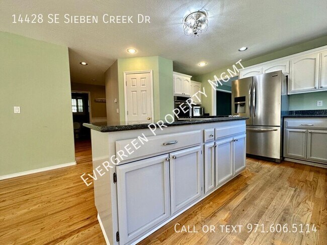 Building Photo - Awe-Inspiring Home in Clackamas! | $2,995 ...