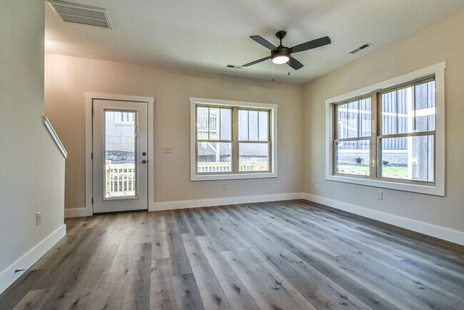Foto del edificio - Brand New 2 bedroom, 1 1/2 bathroom in pet...