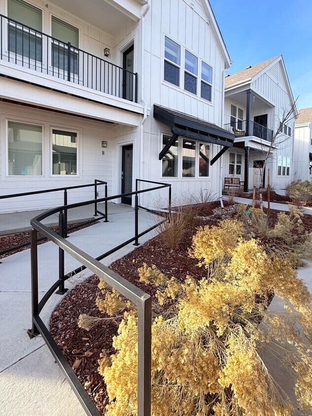 Foto principal - Modern 2-Bedroom Condo in Fort Collins - B...
