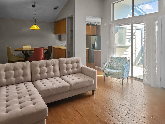 Sliding doors - 606 Bellaire Dr