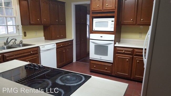 Building Photo - 3 br, 2 bath Room For Rent - 401 Peg Wen