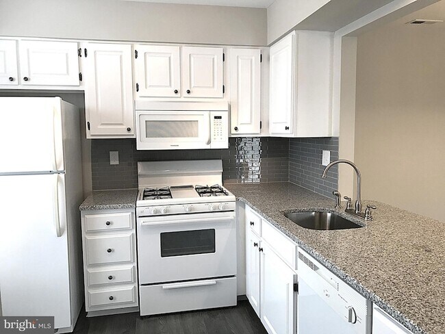 Foto del edificio - 560 Shetland Ct