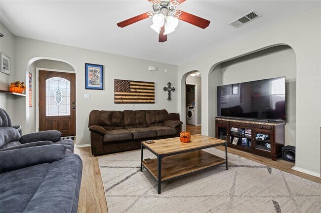 Foto del edificio - 3204 Barksdale Dr