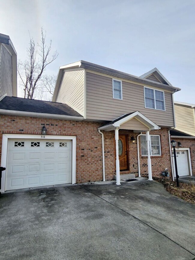 Foto del edificio - Large 3 Bedroom/3.5 Bath Townhouse Near Ho...
