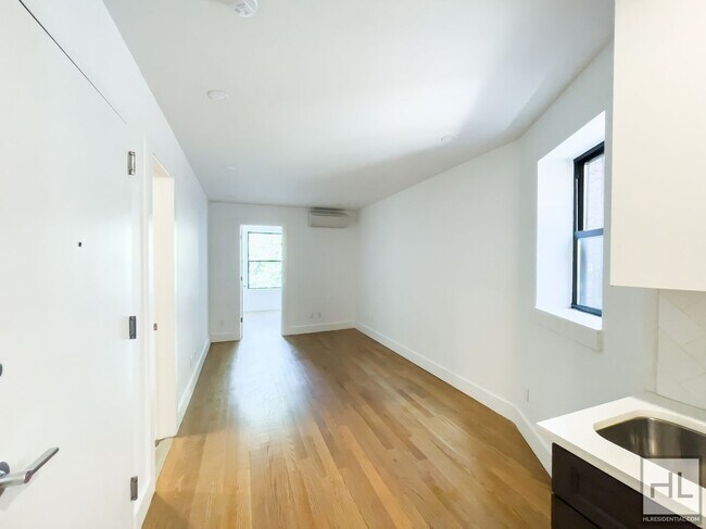 Foto del edificio - DEKALB AVENUE / Spacious 4-Bed 2-Bath / Gr...