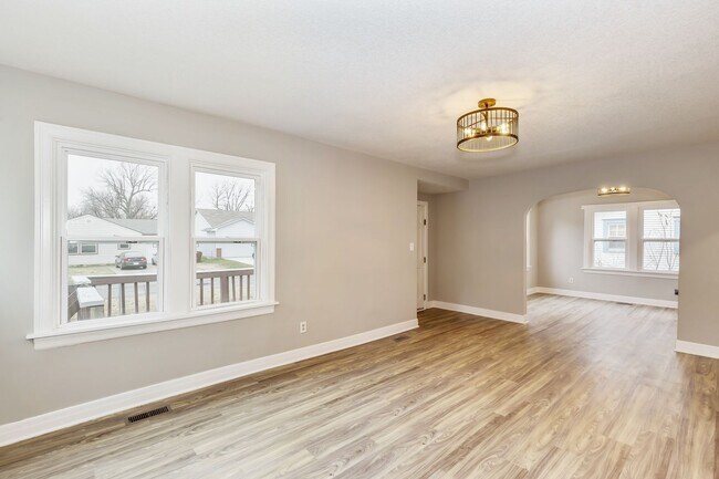 Foto del edificio - 544 S Poplar Dr