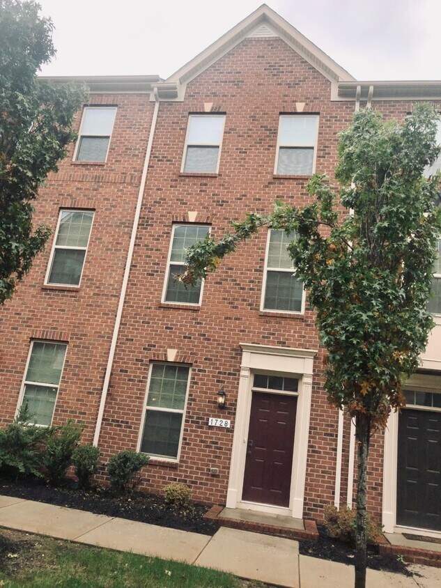 front house - 1728 Lantern Mews