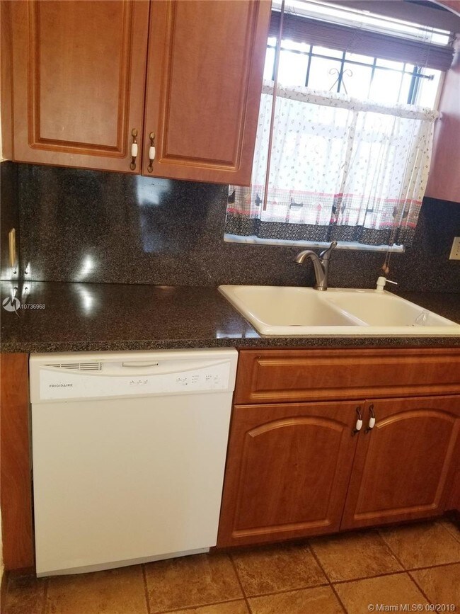 Foto del edificio - 13500 NE 3rd Ct