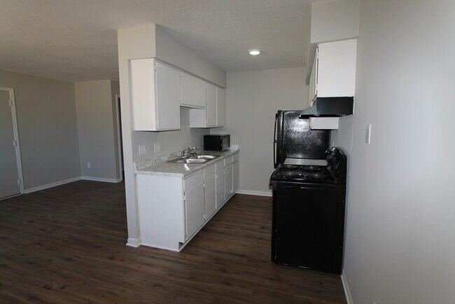 Building Photo - Welcome home!