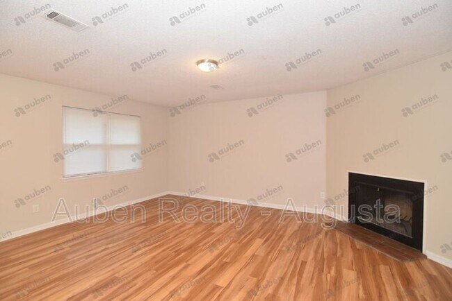 Foto del edificio - 3604 Quail Hollow Dr