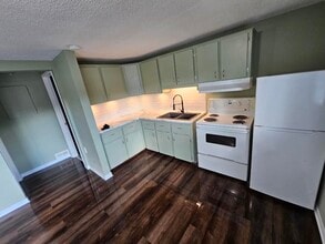 Building Photo - 10437 Rue Principale