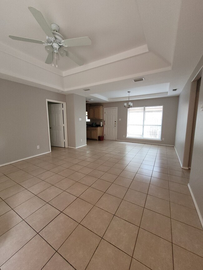 Foto del edificio - 629 S Dfw Dr