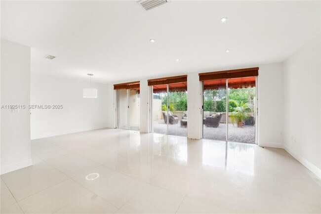 Building Photo - 5127 NW 102nd Ct